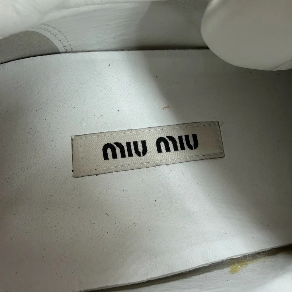 Miu Miu questions leave